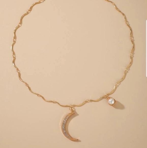 *Vienna* Moon and Pearl Necklace - Picture 3 of 5